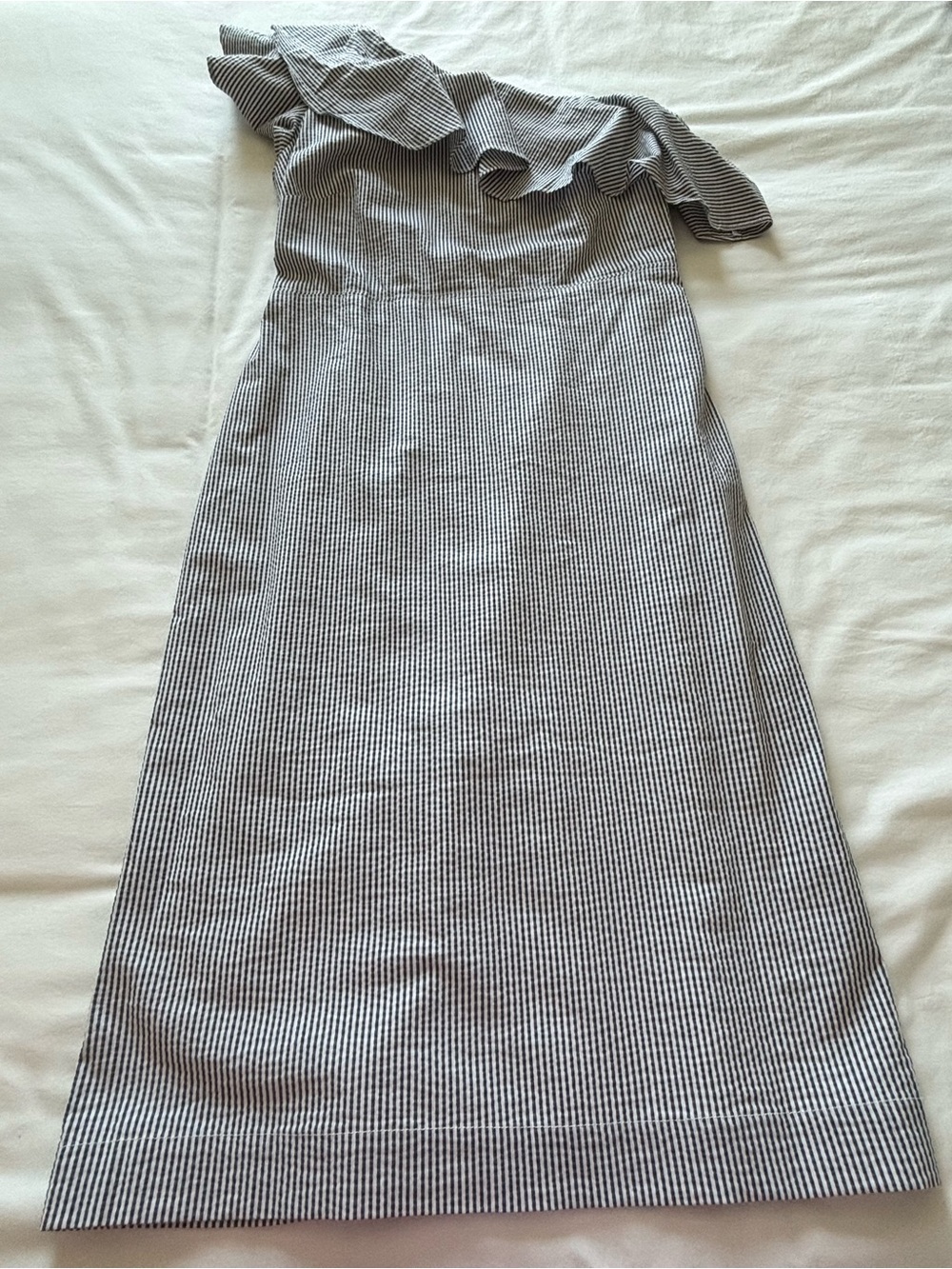 NWOT! Banana Republic One-Shoulder Seersucker Dress